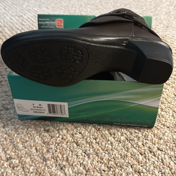 Easy Street booties NIB - Picture 2 of 2